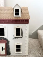 Load image into Gallery viewer, Dollshouse - Lucy
